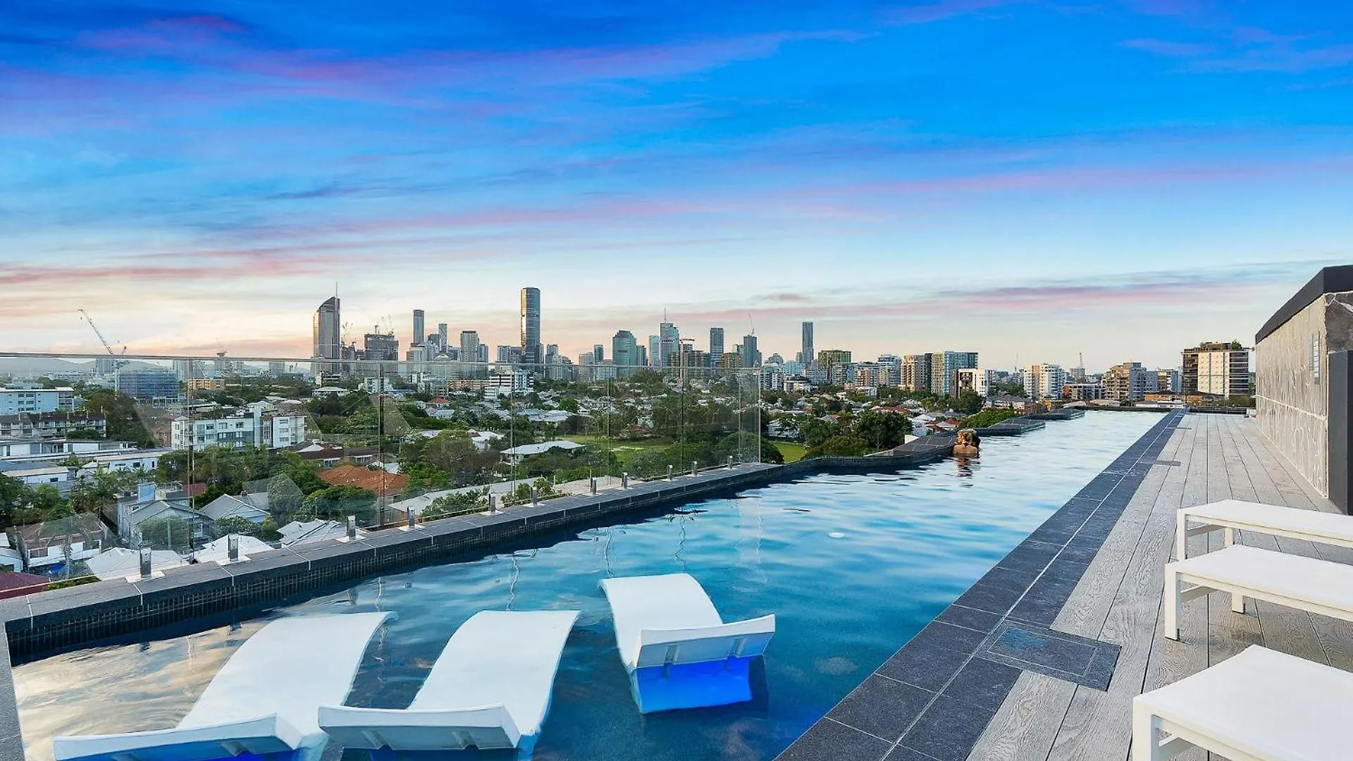 The Sinclair - A Luxurious Apartment With Rooftop Pool Brisbane