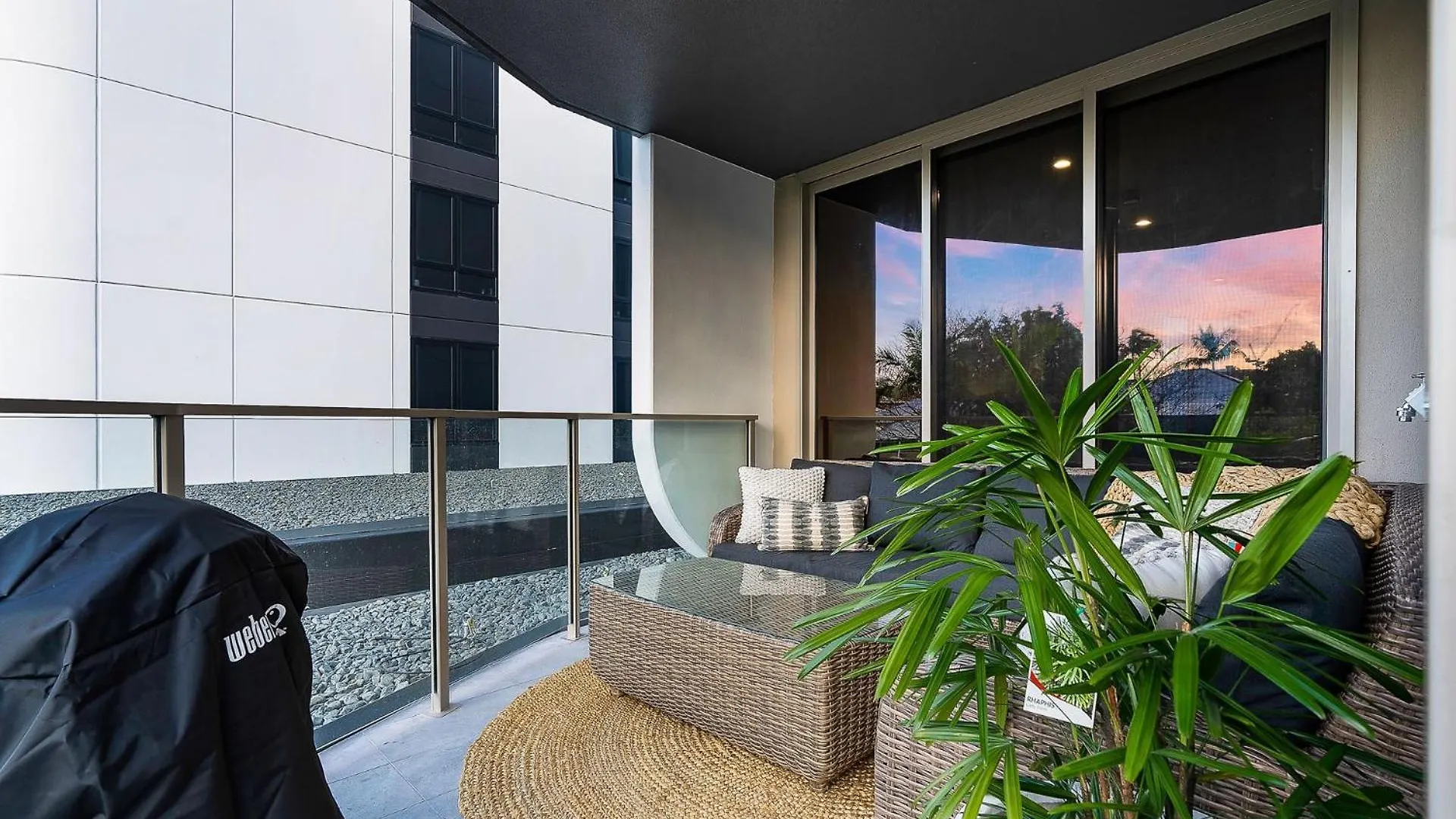 The Sinclair - A Luxurious Apartment With Rooftop Pool Brisbane Australia