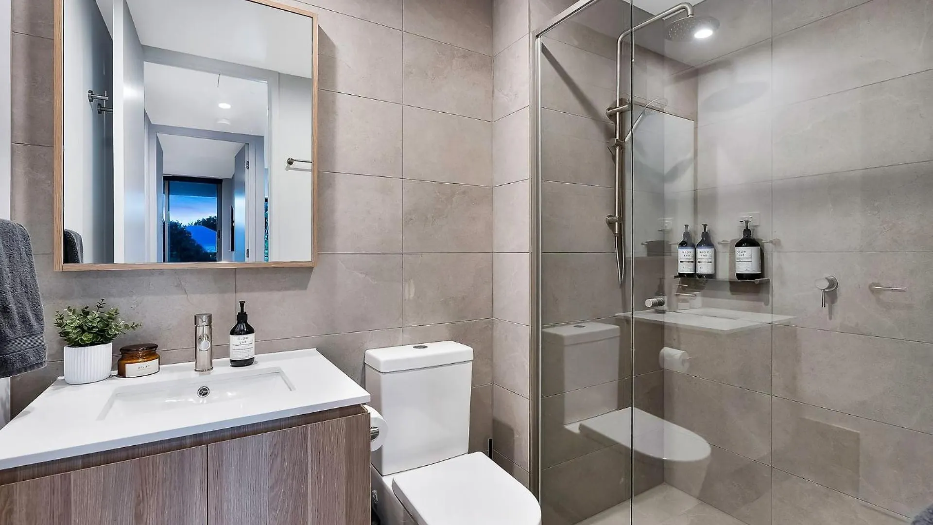 The Sinclair - A Luxurious Apartment With Rooftop Pool Brisbane