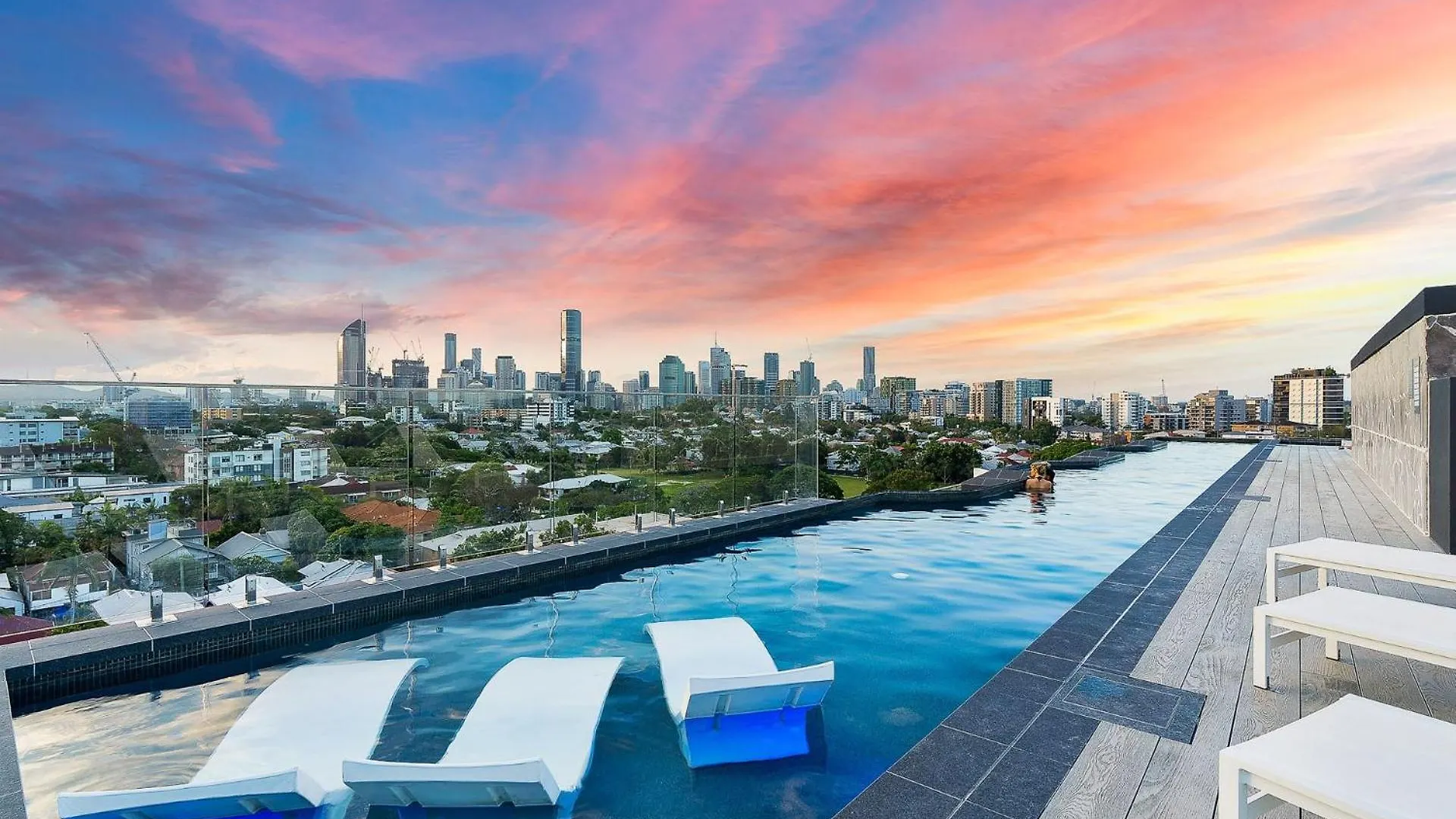 The Sinclair - A Luxurious Apartment With Rooftop Pool Brisbane