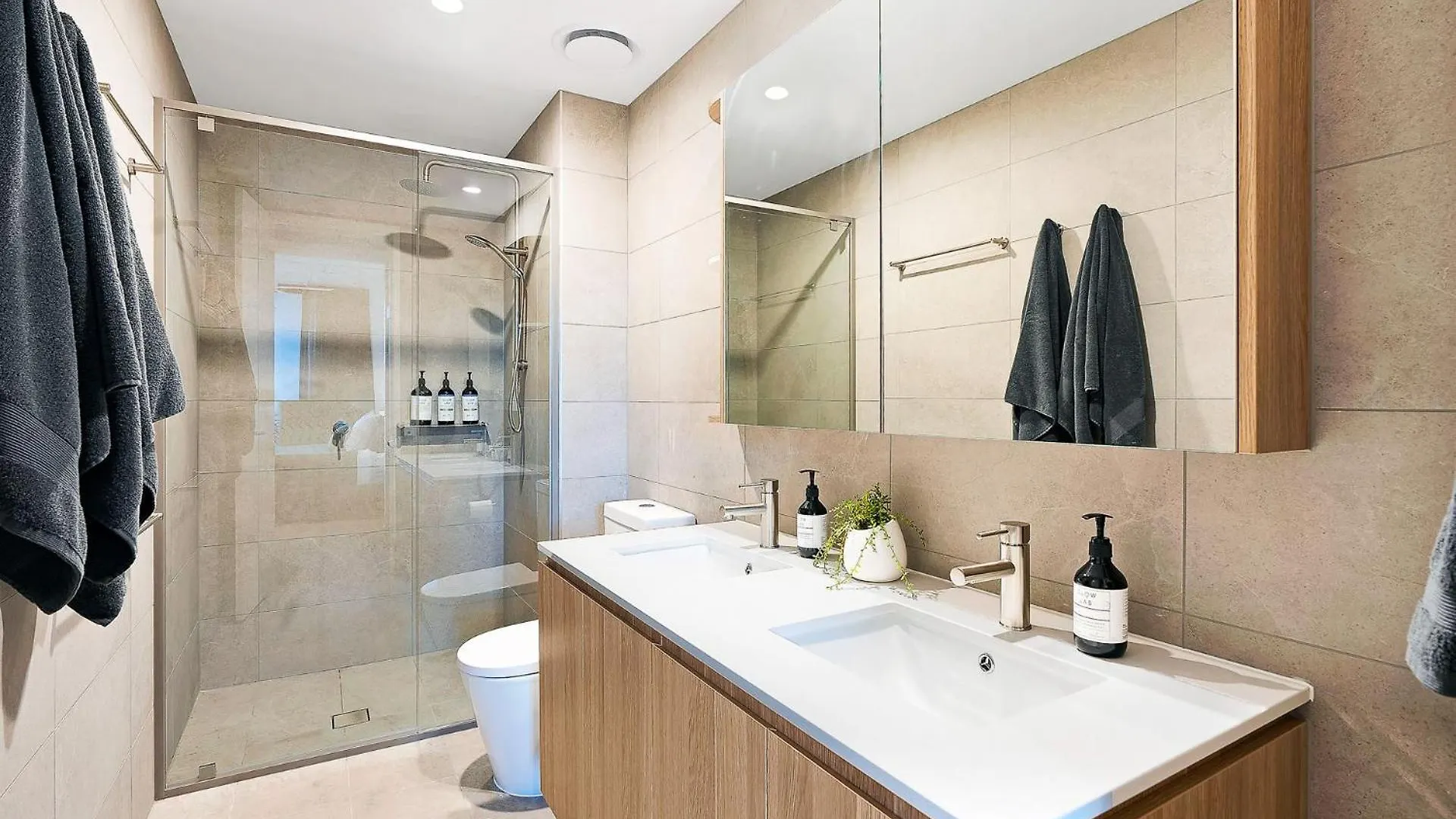The Sinclair - A Luxurious Apartment With Rooftop Pool Brisbane 0*,